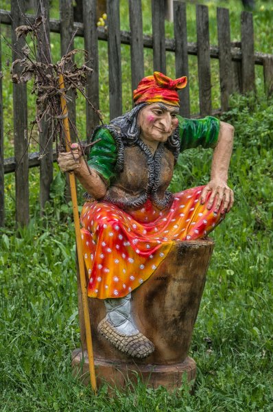 Баба Яга на метле