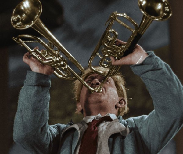 Леонид Утесов в фильме Веселые ребята