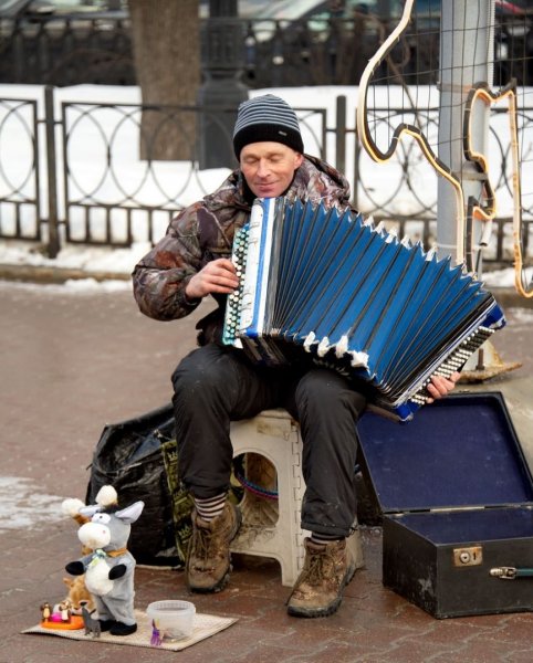 Человек с гармошкой