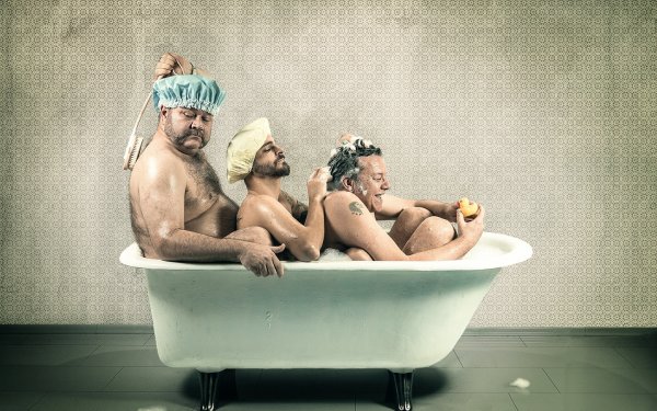 Мужчина в ванной