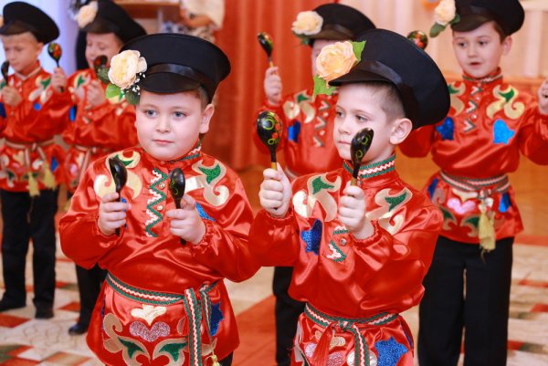 Игра на деревянных ложках