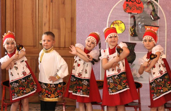Детский ансамбль ложкарей