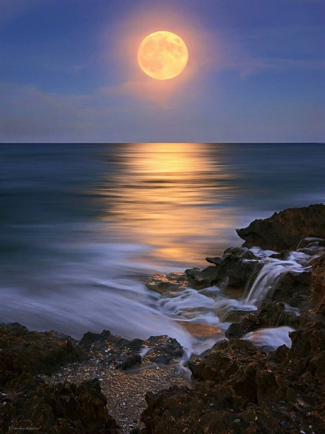 Добрый вечер закат. Луна и море. Ночь в море. Вечер на море. Ночное море.