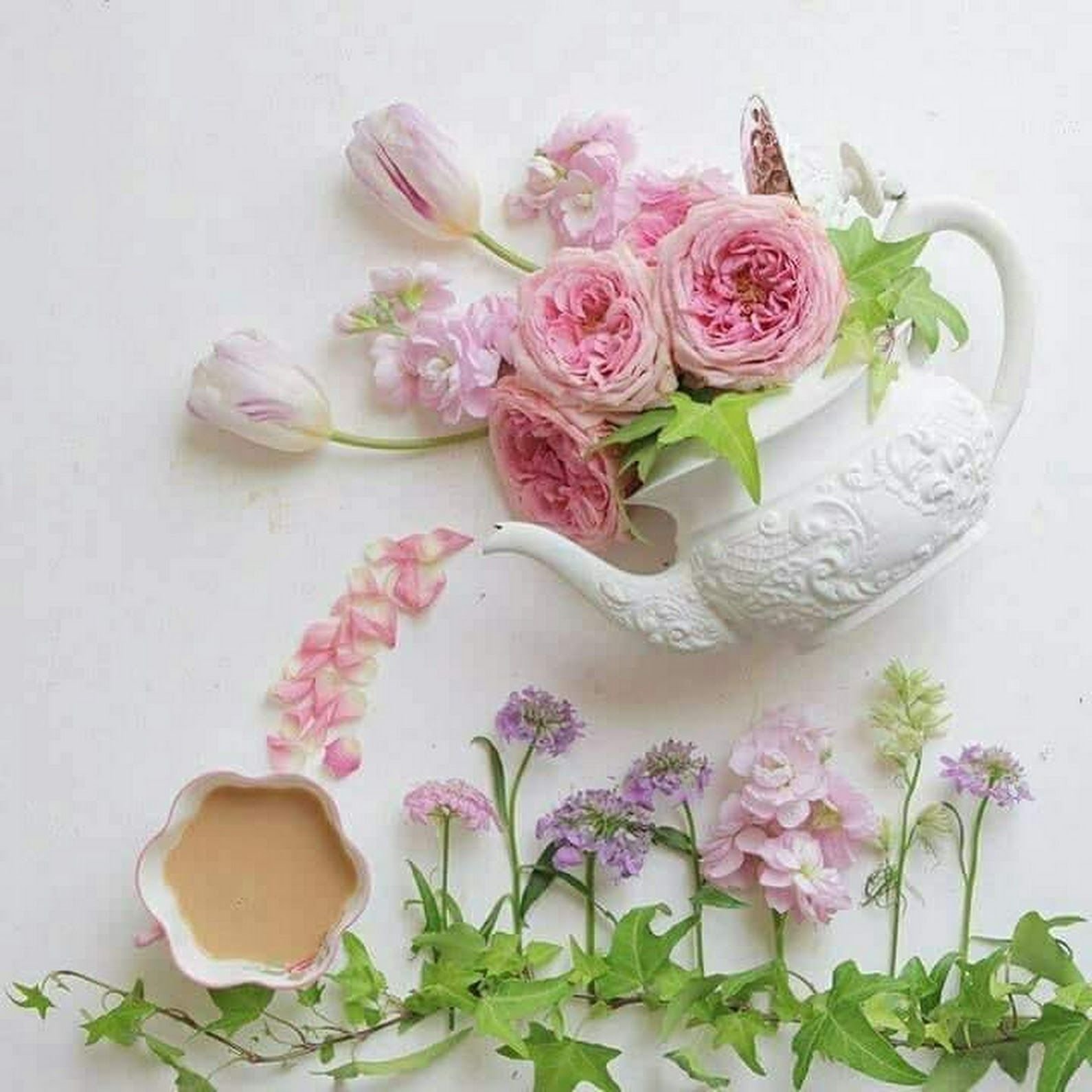 Доброе утро картинки оригинальные. Стильные открытки с добрым утром. Доброе утро красивые необычные. Нежные цветы креативные. Цветы в чайной чашке.