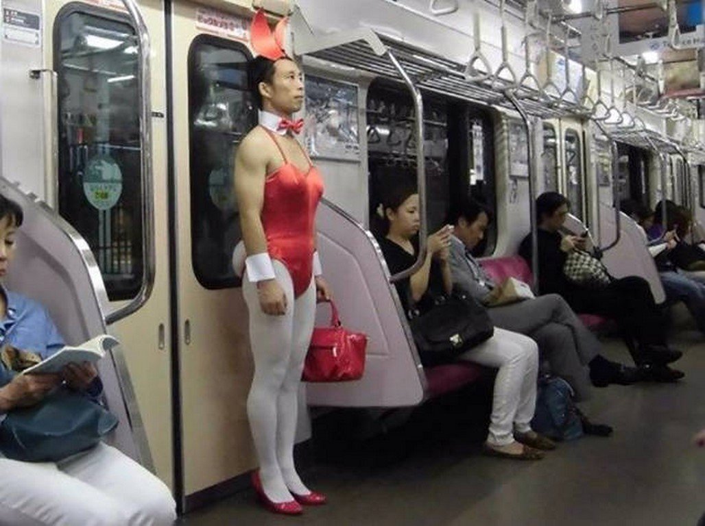 голая тетка в метро фото 110
