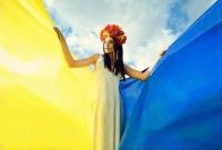 Девочка с флагом Украины