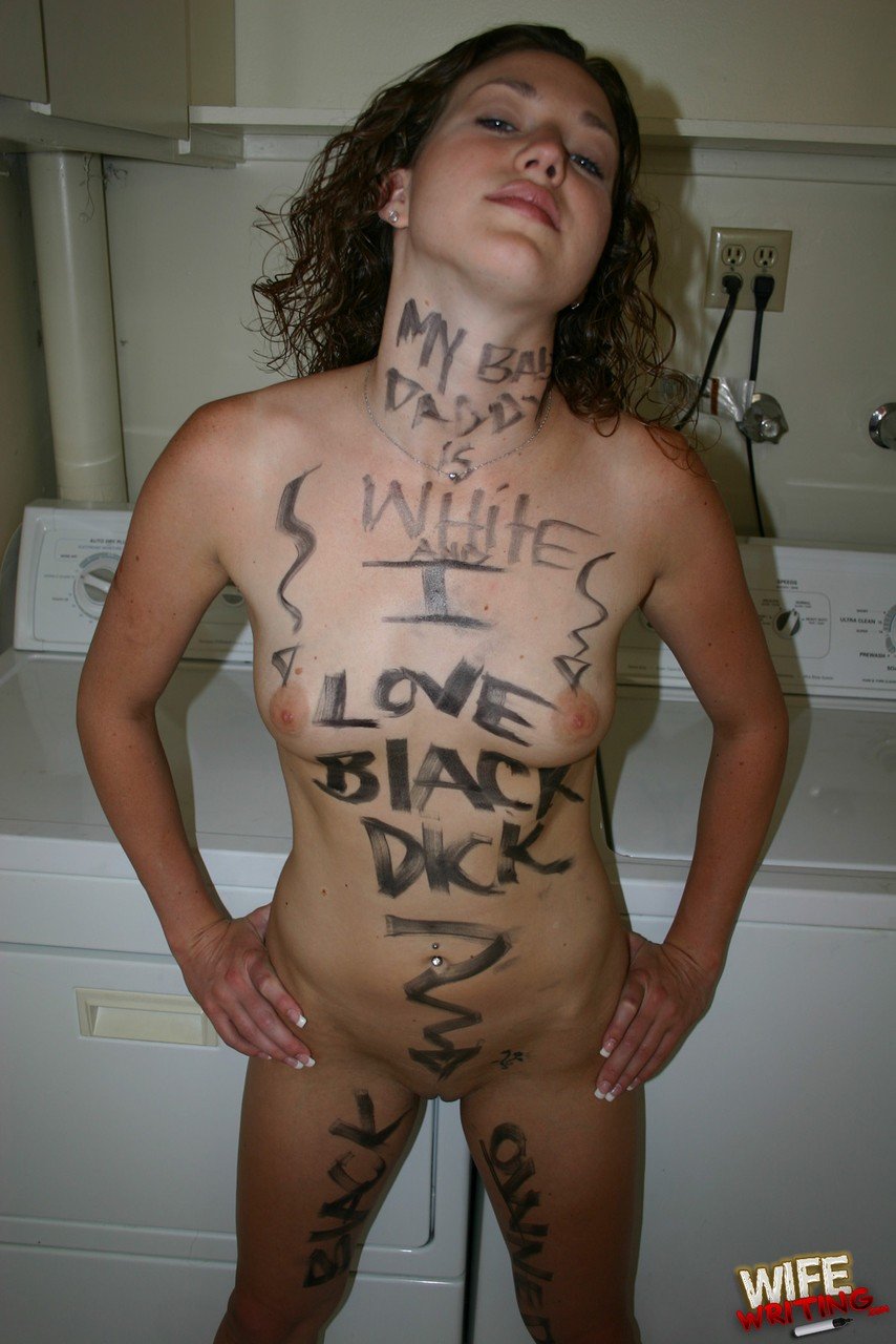 надписи на голых женщинах фото 62