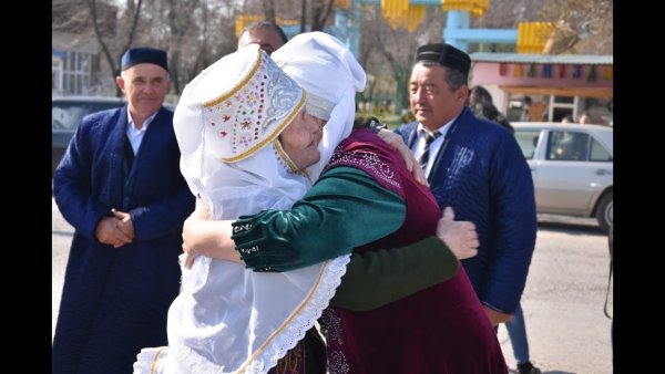 Казахи здороваются