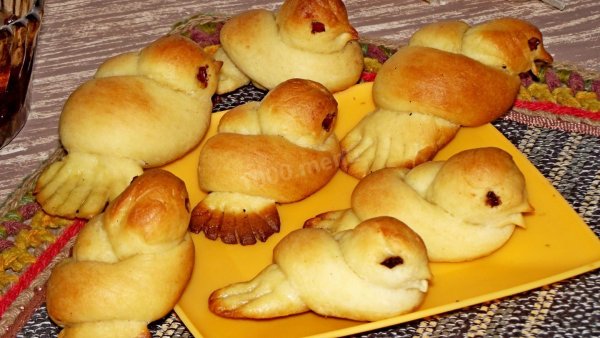 Жаворонки из дрожжевого теста