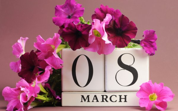 8 Марта женщины цветы