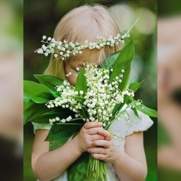 Девочка с ландышами