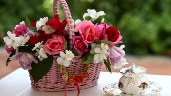 Шикарный букет в корзине