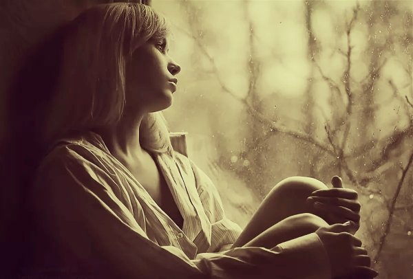 Девушка грустит фото