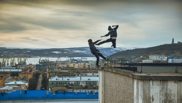 Человек на крыше