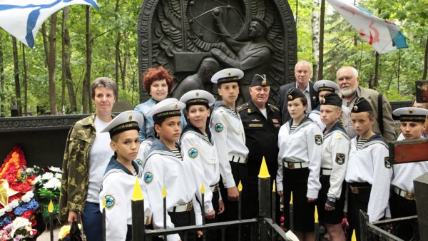 АПЛ комсомолец экипаж