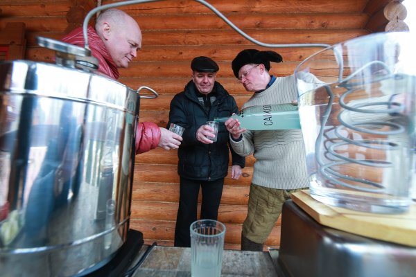 День самогоноварения в России