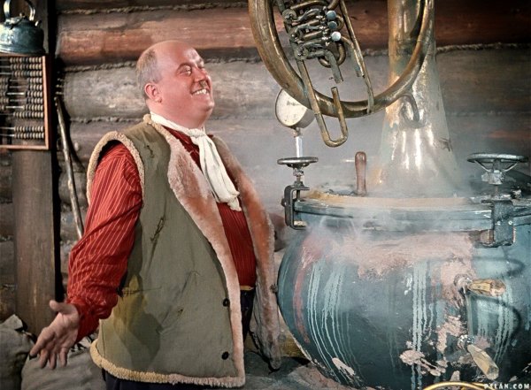 Самогонщики Никулин с линейкой