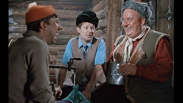 Девушка и самогонный аппарат