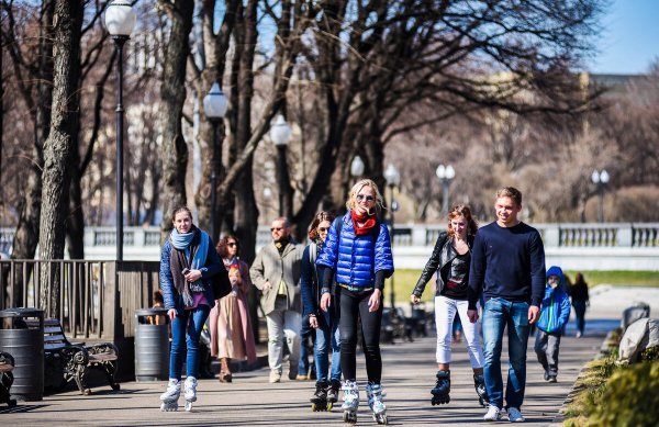 Гулять в парке