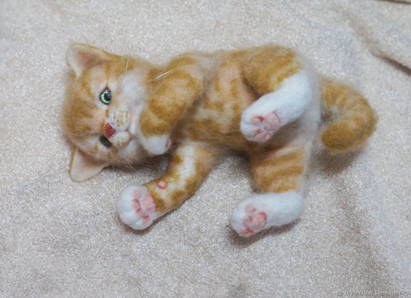 Игрушка рыжий котенок