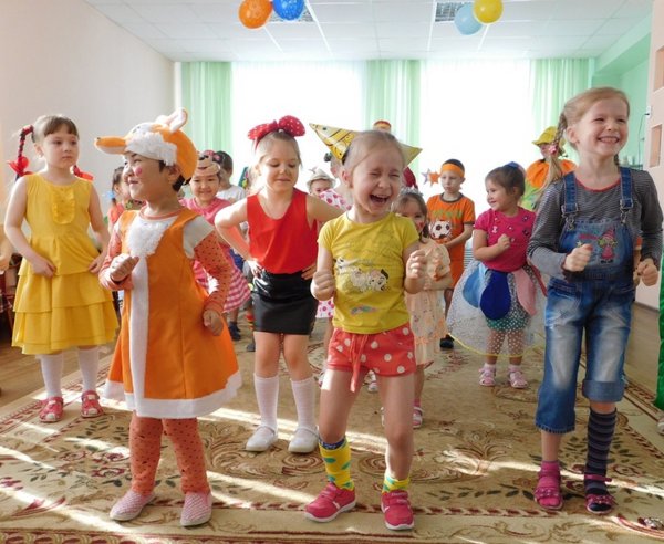 Стенд день смеха в детском саду