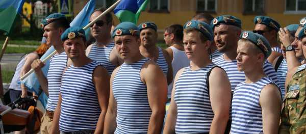 С праздником ВДВ