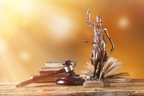 З днем працівників суду