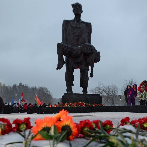 Стела Хатынь