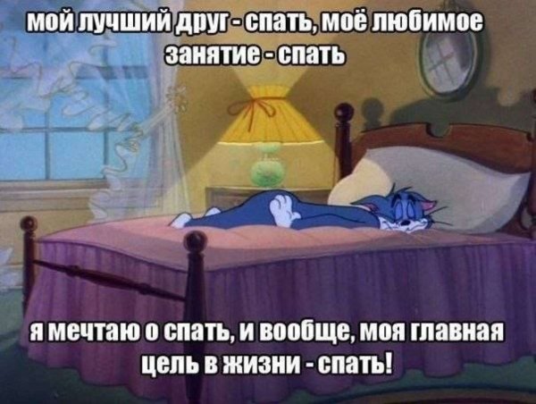 Блондинка пьет кофе