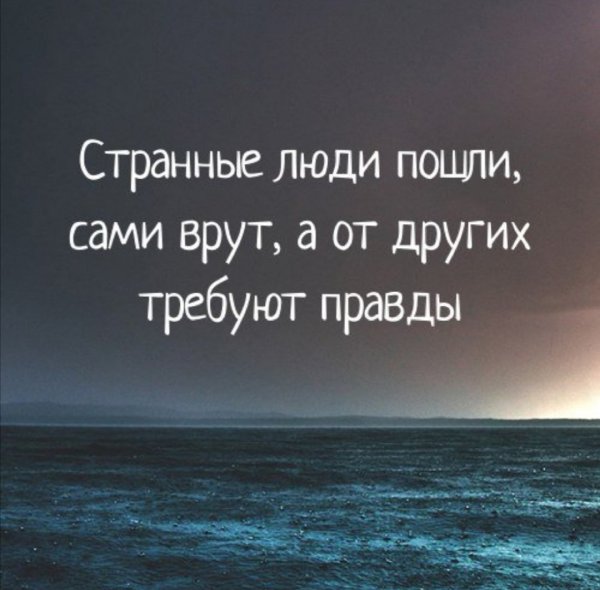 Женская рука с телефоном