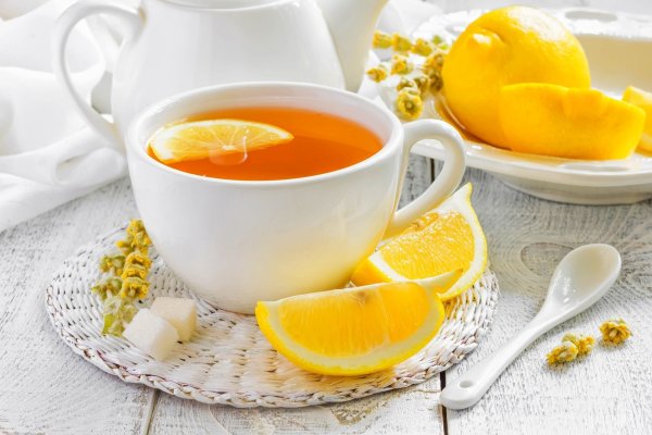 Чашка чая с лимоном