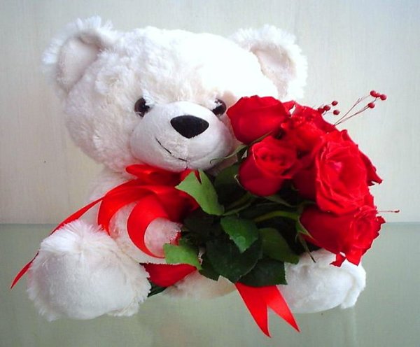 Медведь с розами