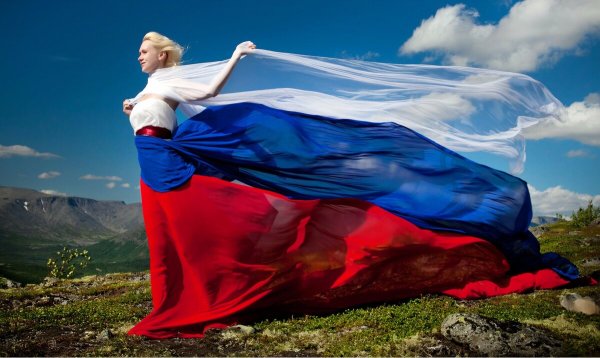 Красивый российский флаг