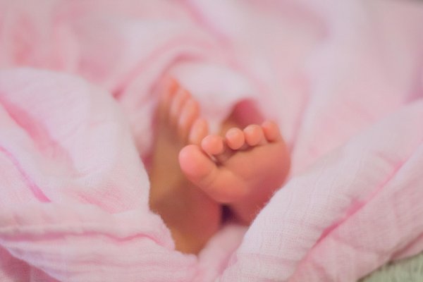 Поздравляю с выпиской из роддома