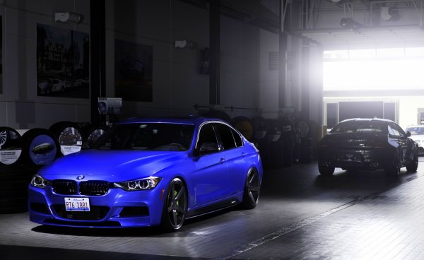 БМВ f30 синяя