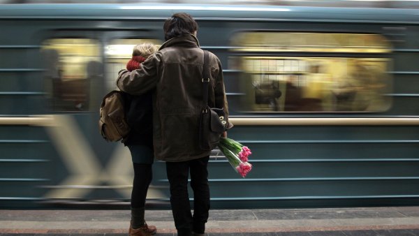 Люди в масках коронавирус метро Москва
