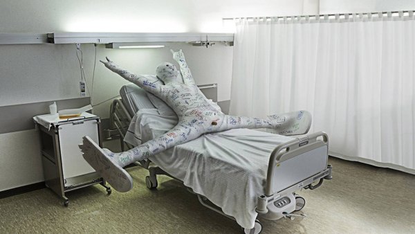 Люди в гипсе весь в больнице