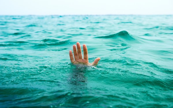Рука из воды