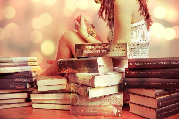Девушка с книгой