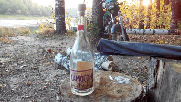 Бутылка самогона