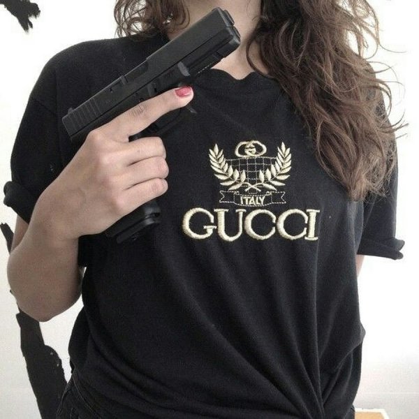 Девушка в Gucci без лица