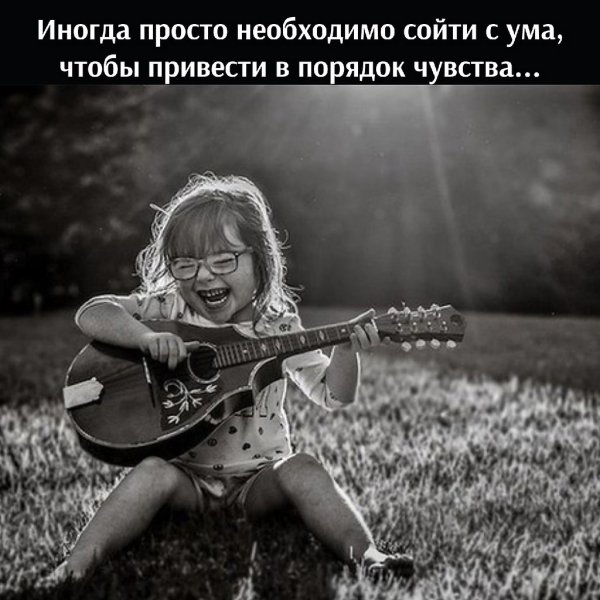 Девушка в кепке с сигаретой