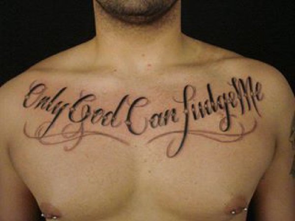 Тату надпись на спине