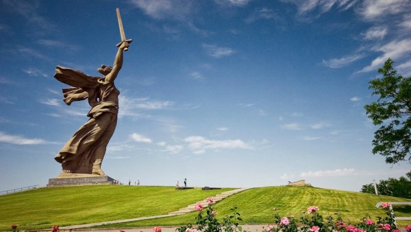 Мамаевкрган Родина мать