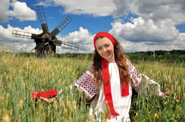 Украинки в вышиванках