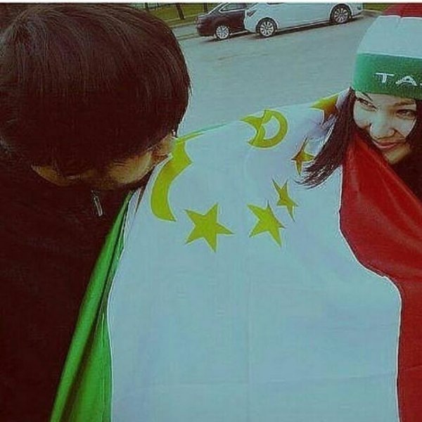 Флаг Таджикистана с пацаном