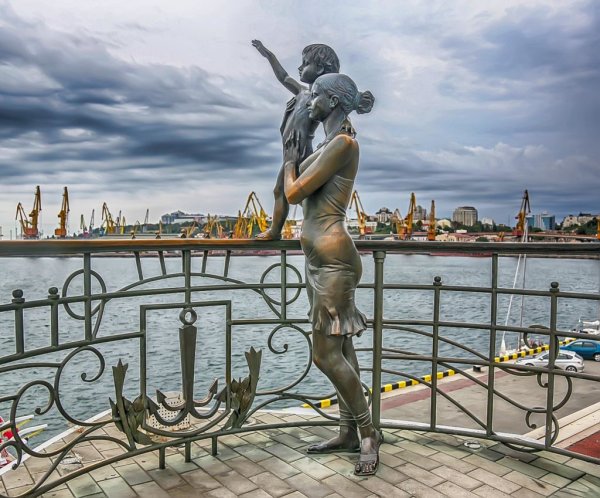 Памятник женам моряков в Одессе