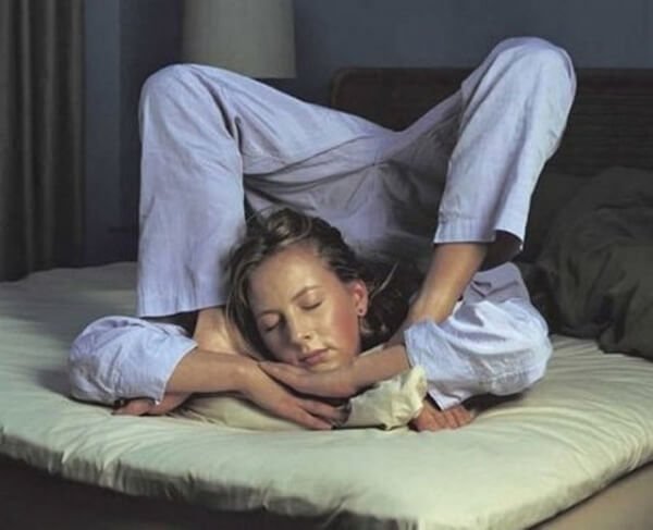 Необычные позы для сна