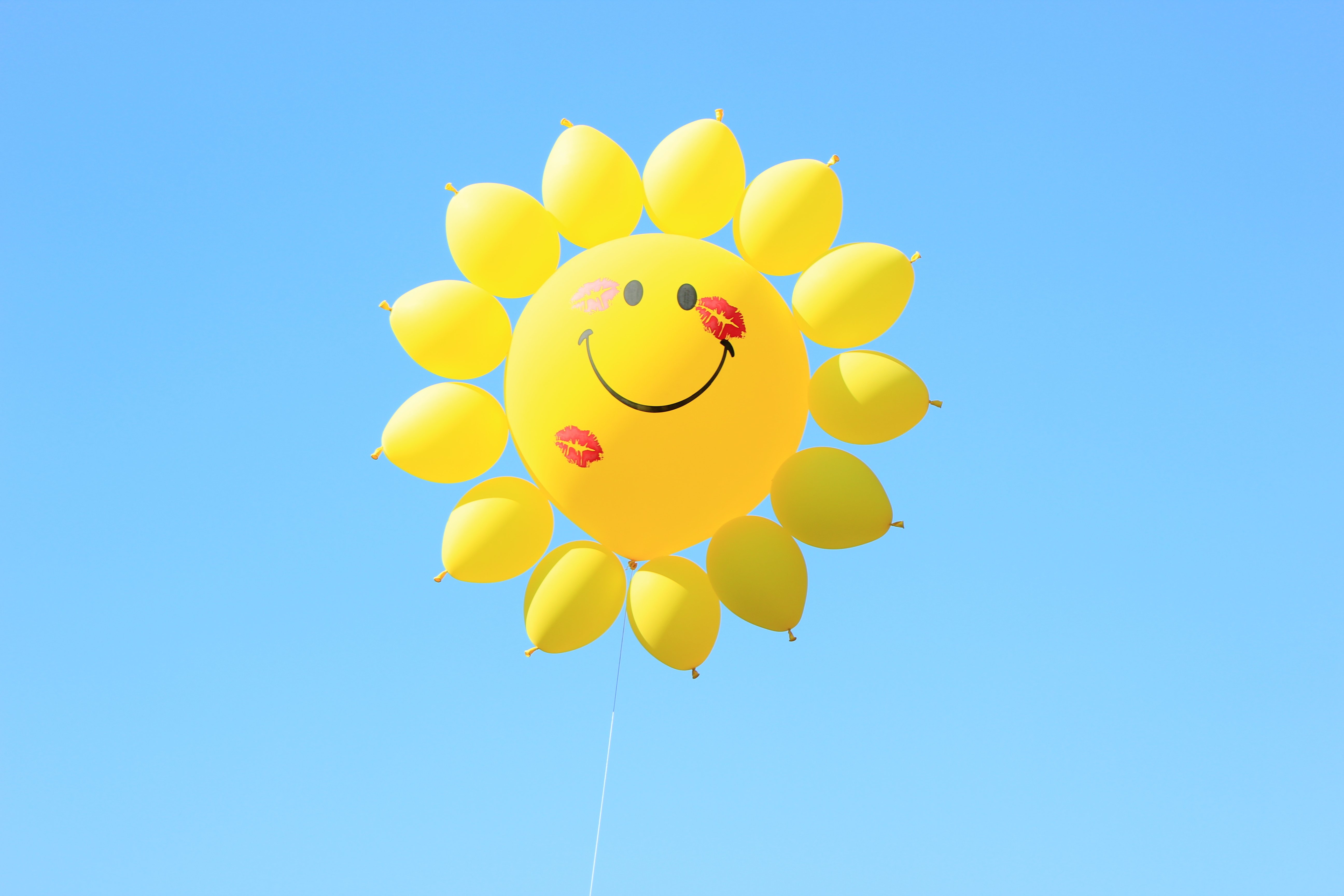 Красивый позитивчик. Солнце улыбка. Солнышко картинка. Солнце позитивное. Воздушное настроение.