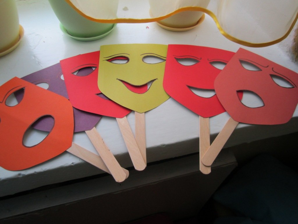 Театральная маска средняя группа. Театр эмоций. Маски для театра в детском саду. Театральные маски для детей. Театр в детском саду.
